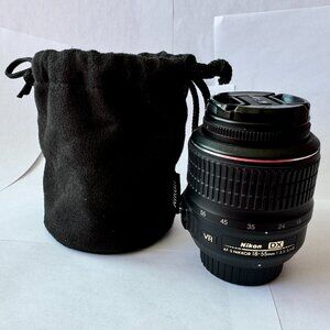 Nikon AF-S DX Nikkor 18-55mm f/3.5-5.6G VR Lens with Pouch – Excellent Condition